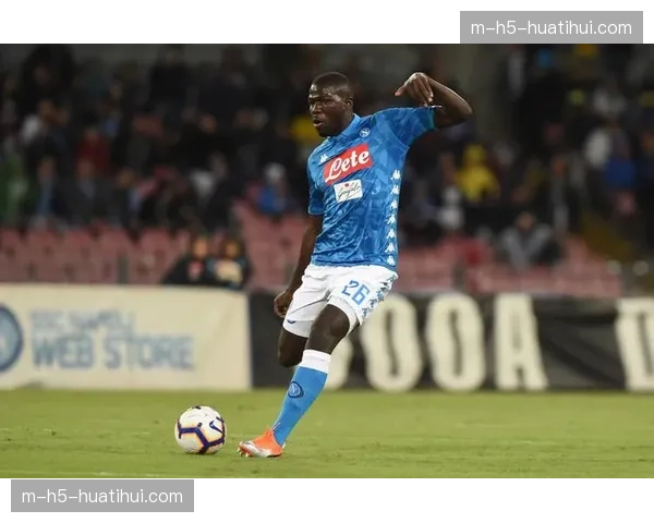 塞内加尔库利巴利经验价值：老将坐镇指挥防线，安抚年轻中卫情绪