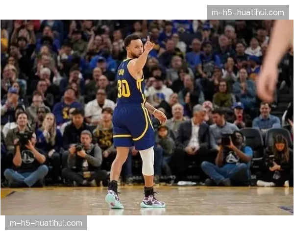 猛龙进攻空间创造 三分线外拉扯骑士防守阵型效果显著